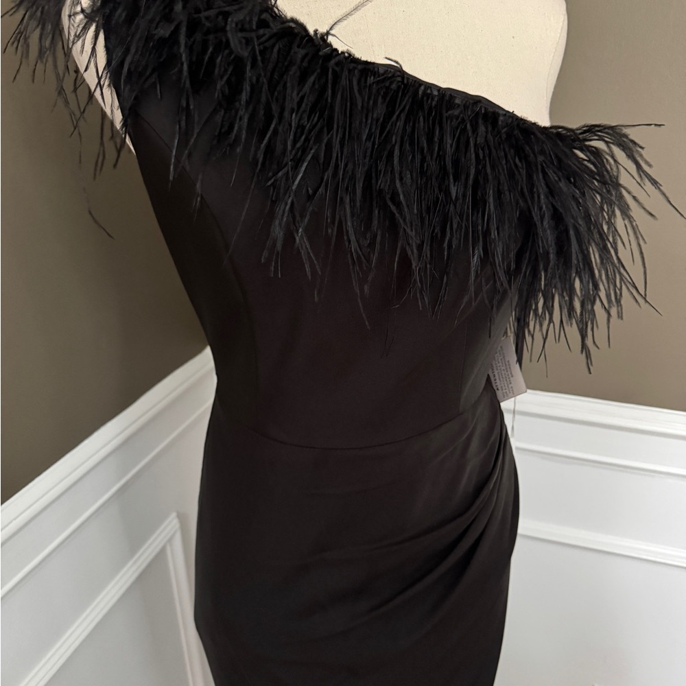 Mac Duggal Black Feathered One Shoulder Dress. Sizes 4. NWT. - Picture 3 of 5